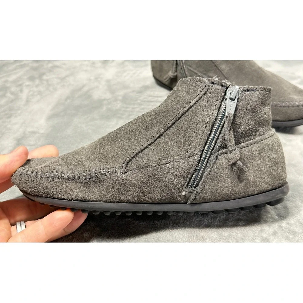 Minnetonka Boots Womens 5.5 Gray Suede Fringe Ankle Moccasin Zip